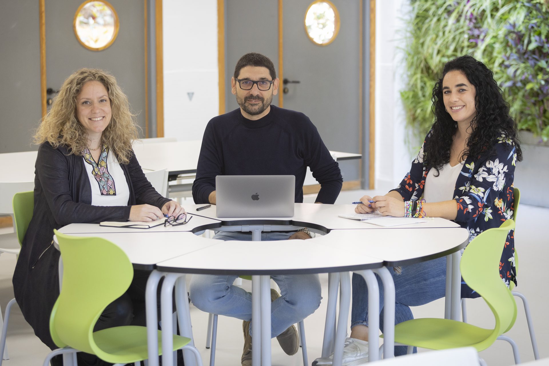 Teresa Rascón, Luz Mojtar e Ignacio Calderón. Foto: Álvaro Cabrera (EFE)